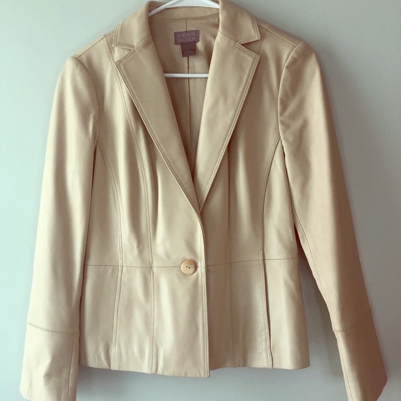 Sigrid Olsen - Picture 1 of 6